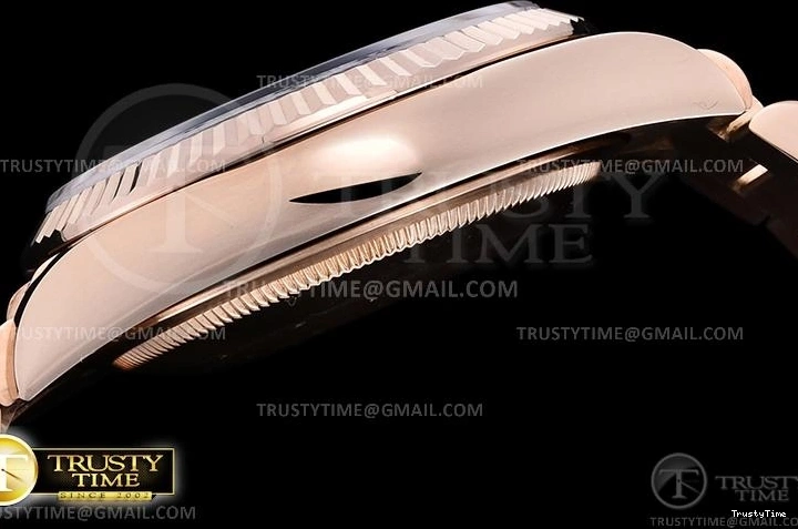 0419 RDD0219E – DayDate 36mm RelaxedFit 695